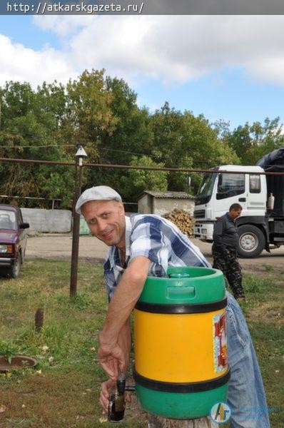 240 литров кваса подарил хлеборобам аткарский предприниматель (ФОТО)