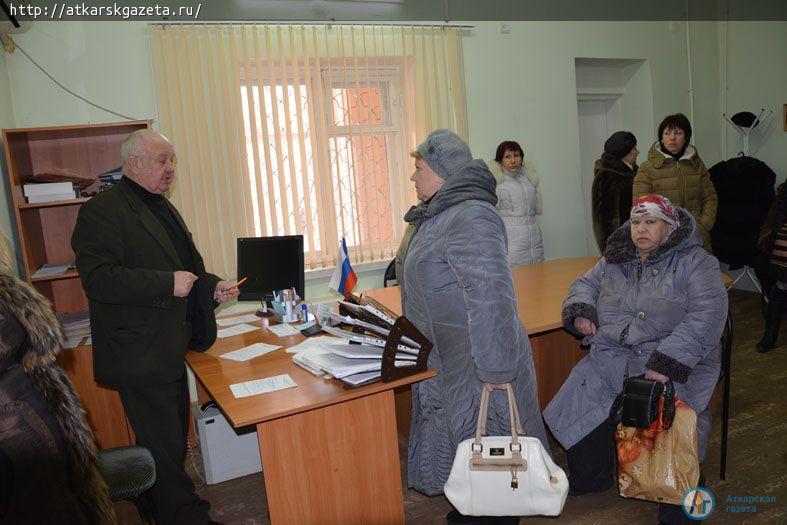 44 аткарчанина пришли сегодня на прием к депутату Областной Думы (ФОТО)