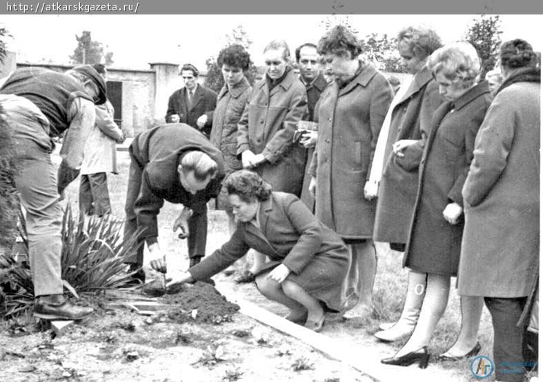 45 лет назад из Аткарска в Чехословакию впервые привезли аткарские розы