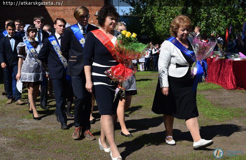 110-й выпуск прошел сегодня в старейшем учебном заведении района – школе № 3 (ФОТО)
