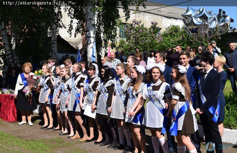 110-й выпуск прошел сегодня в старейшем учебном заведении района – школе № 3 (ФОТО)