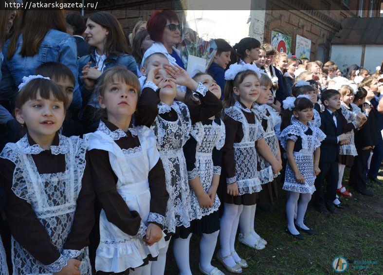 110-й выпуск прошел сегодня в старейшем учебном заведении района – школе № 3 (ФОТО)
