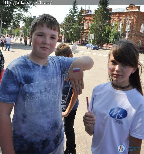 15-метровый триколор развернули сегодня в центре города (ФОТО)