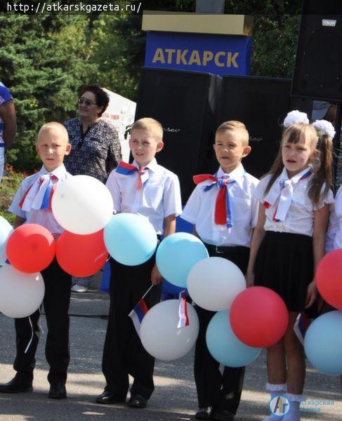 15-метровый триколор развернули сегодня в центре города (ФОТО)