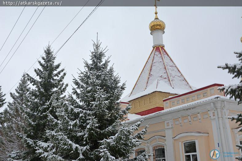 15-минутный снегопад накрыл город белым пушистым покрывалом (ФОТОРЕПОРТАЖ)