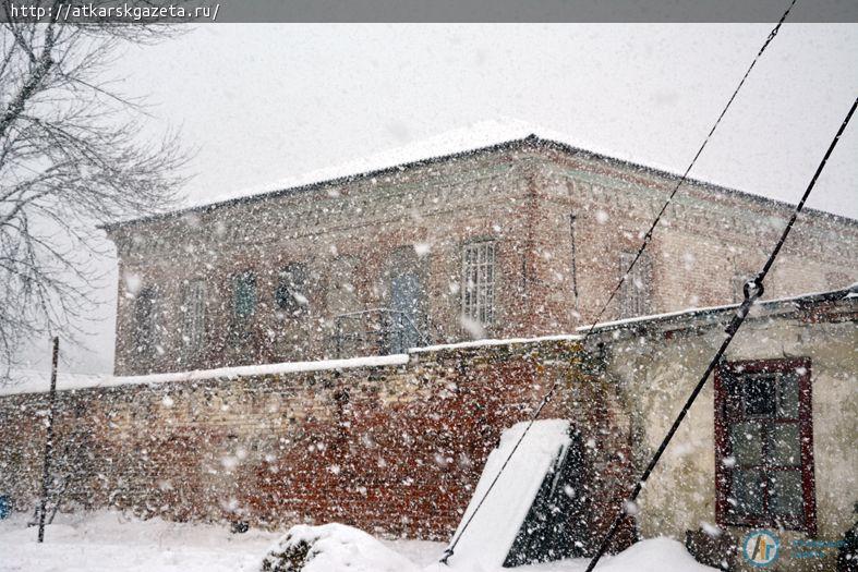 15-минутный снегопад накрыл город белым пушистым покрывалом (ФОТОРЕПОРТАЖ)