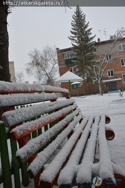 15-минутный снегопад накрыл город белым пушистым покрывалом (ФОТОРЕПОРТАЖ)