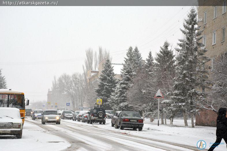 15-минутный снегопад накрыл город белым пушистым покрывалом (ФОТОРЕПОРТАЖ)