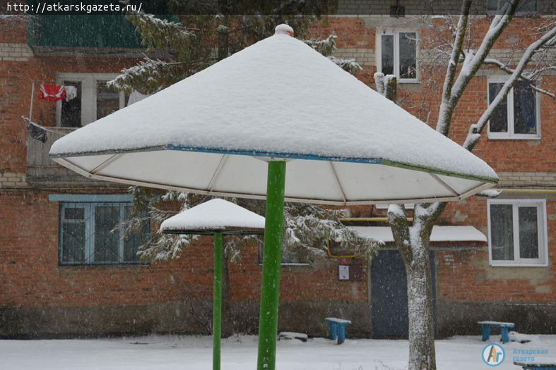 15-минутный снегопад накрыл город белым пушистым покрывалом (ФОТОРЕПОРТАЖ)