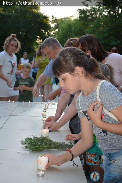 182 свечи зажгли аткарчане в память о скорбной дате начала войны (ФОТО, ВИДЕО)