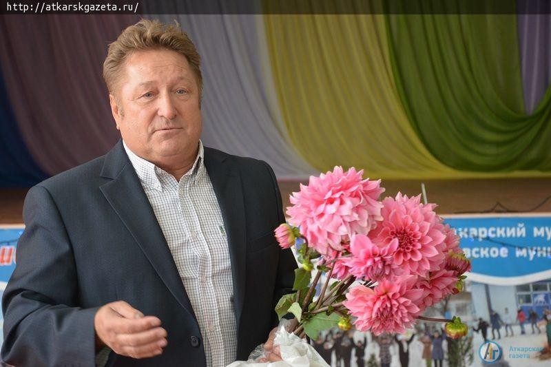 21 сентября в Кочетовке танцевали вальс, просили руки и сердца, вспоминали школьные годы (Фоторепортаж)