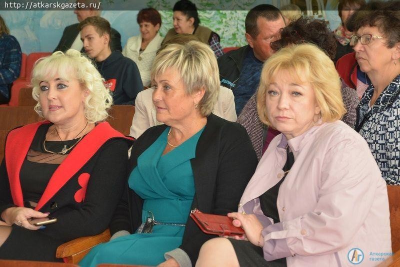21 сентября в Кочетовке танцевали вальс, просили руки и сердца, вспоминали школьные годы (Фоторепортаж)