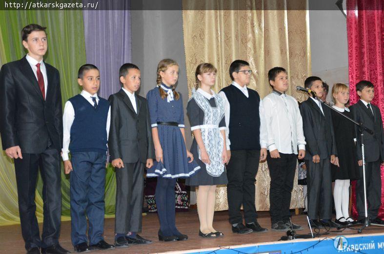 21 сентября в Кочетовке танцевали вальс, просили руки и сердца, вспоминали школьные годы (Фоторепортаж)