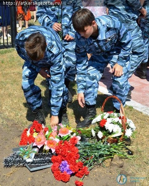 22 июня в Аткарске с воинскими почестями захоронили останки сержанта Авдеева (ВИДЕО)