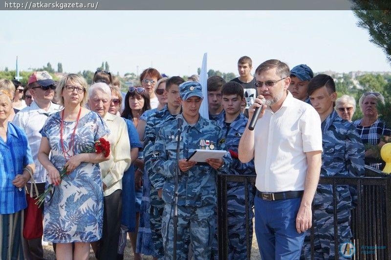 22 июня в Аткарске с воинскими почестями захоронили останки сержанта Авдеева (ВИДЕО)