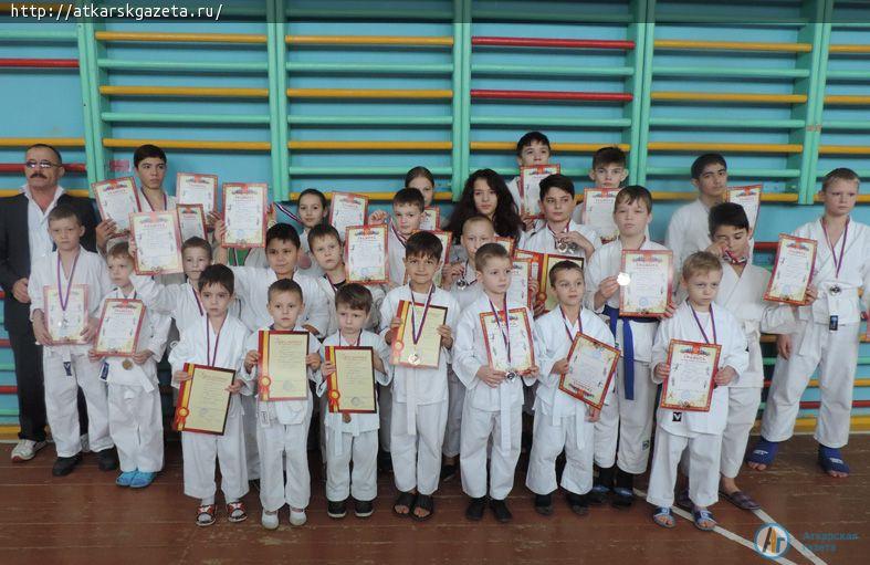35 юных каратистов вышли на татами Новогоднего турнира