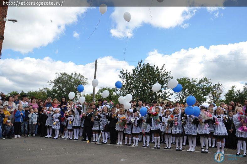 385 учеников школы №10 шагнули в новый учебный год (Фоторепортаж)