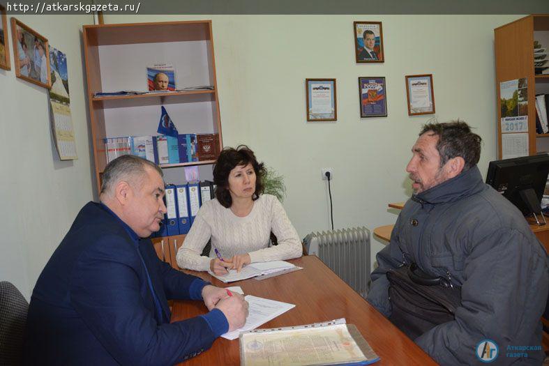 44 аткарчанина пришли сегодня на прием к депутату Областной Думы (ФОТО)
