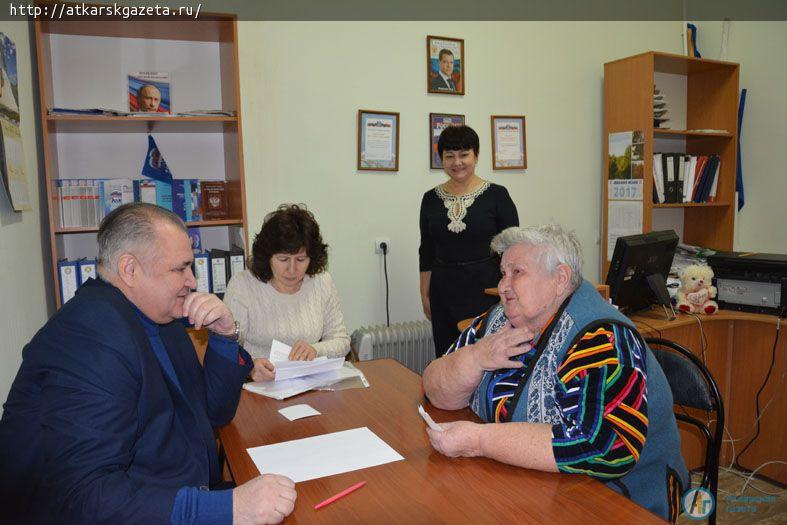44 аткарчанина пришли сегодня на прием к депутату Областной Думы (ФОТО)