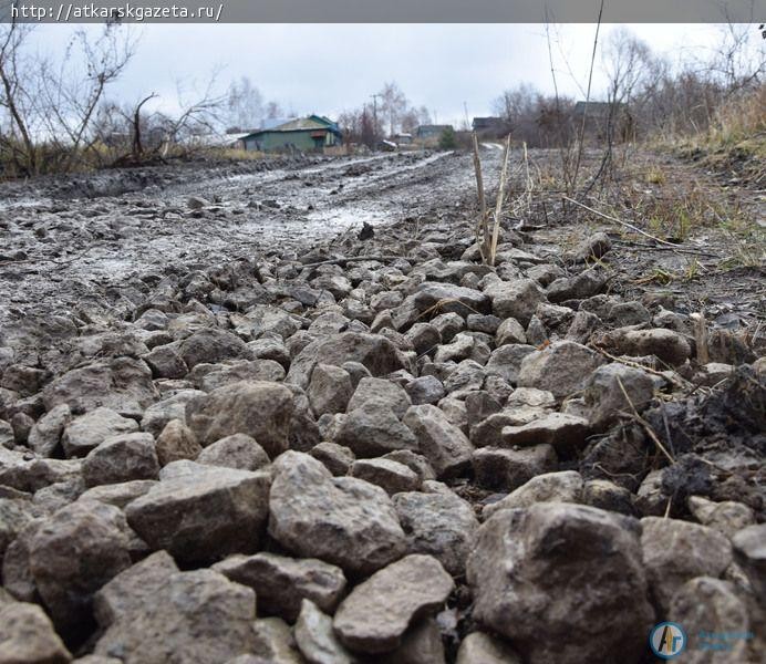 800 кубов щебня ушло на отсыпку дороги Прокудино-Палатовка-Лисичкино