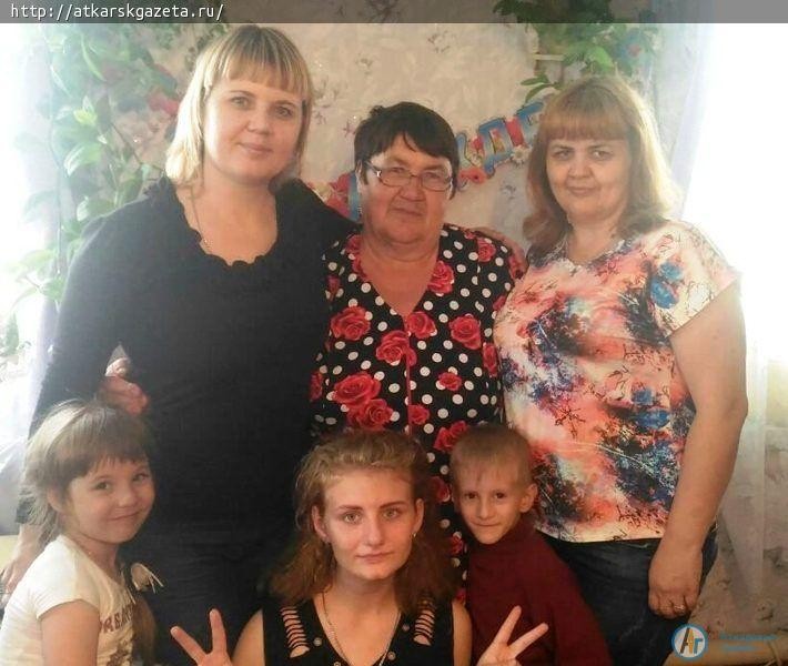 Акция "Скажи спасибо маме!". Поздравления с Днем матери принимает Нина СТУКАЛИНА