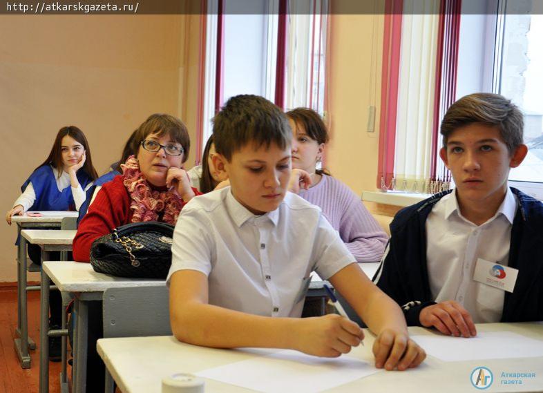 Активную молодежь научили организовывать праздники для больных детей