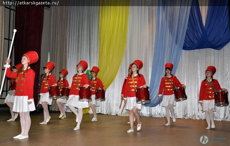 Активную молодежь научили организовывать праздники для больных детей