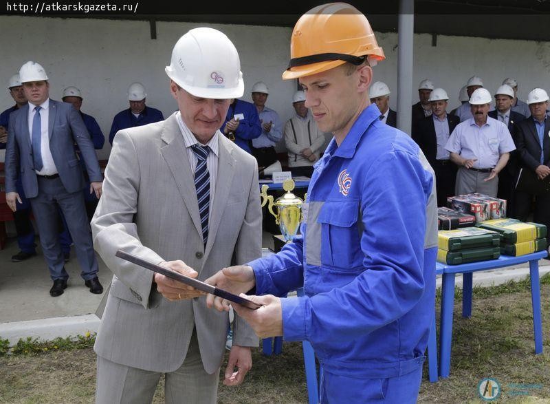 Артём СПЕСИВОВ из Аткарска стал лучшим мастером распределительных сетей ФОТО)