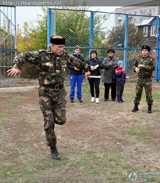 Аткарчан научили правильно рубить шашкой (ФОТО)