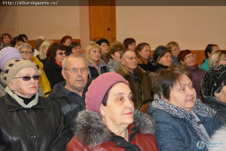 Аткарчан поздравили с Днем народного единства (ФОТО)