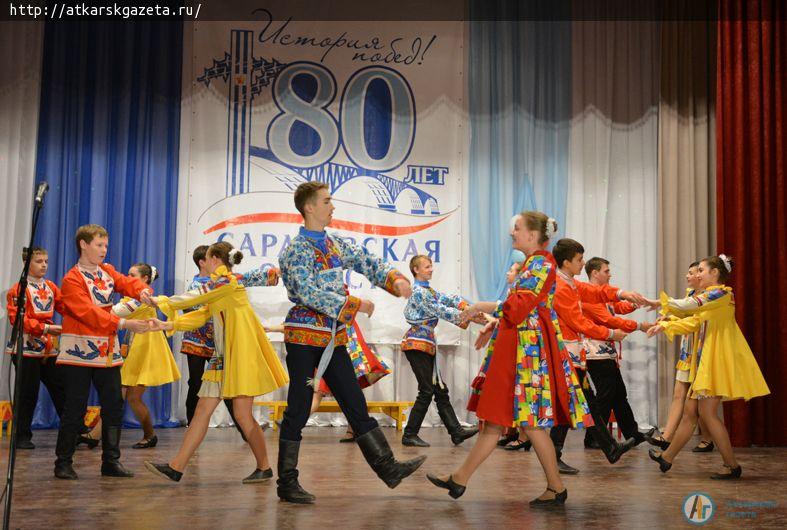 Аткарчан поздравили с Днем народного единства (ФОТО)