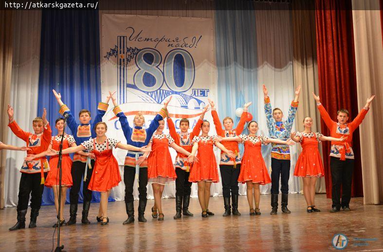 Аткарчан поздравили с Днем народного единства (ФОТО)