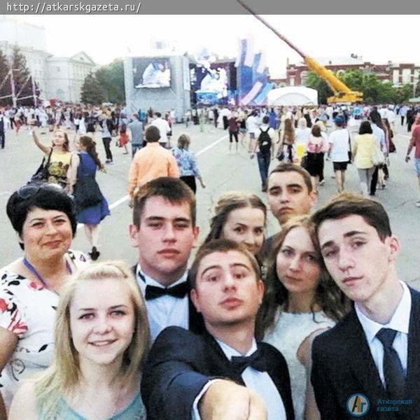Аткарчане поделились впечатлениями о первом областной празднике выпускников «Роза ветров»