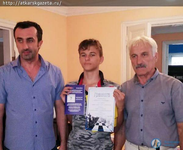 Аткарчанин Александр МАКАРОВ завоевал серебро и бронзу на Первенстве области по шахматам