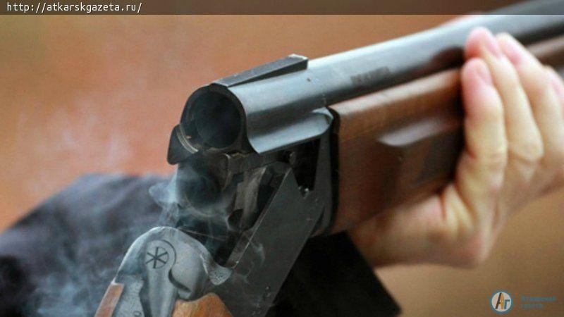 Аткарчанин просит полицейских отобрать ружье у сварливого соседа