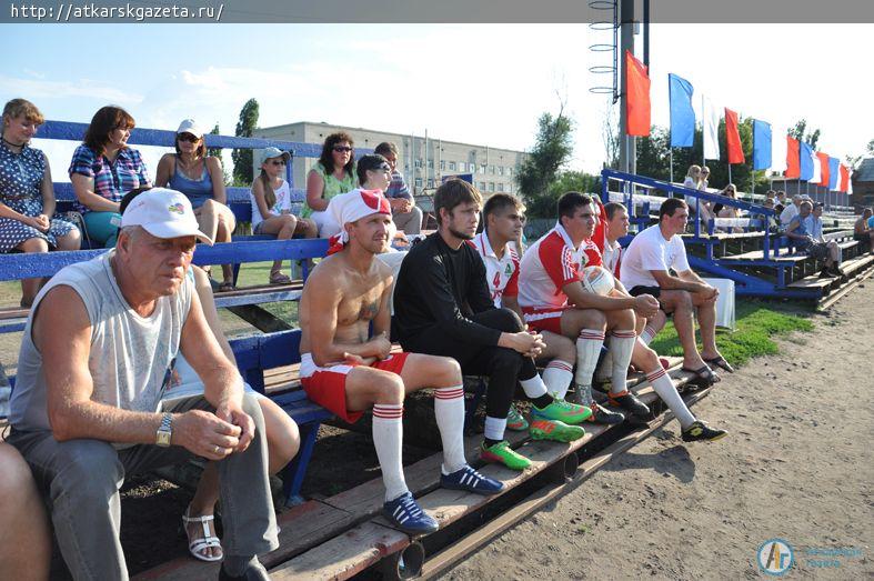 Аткарская сборная по футболу уступила команде Мокроуса (ФОТО)