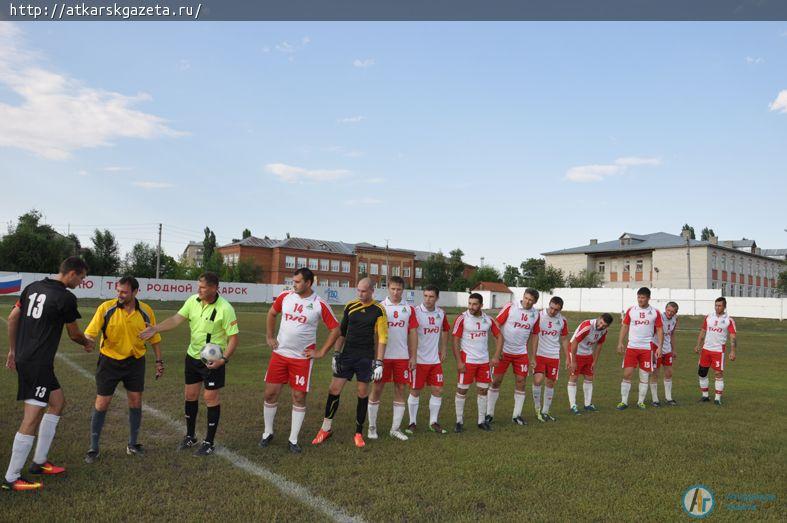 Аткарская сборная по футболу уступила команде Мокроуса (ФОТО)