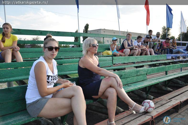 Аткарская сборная по футболу уступила команде Мокроуса (ФОТО)