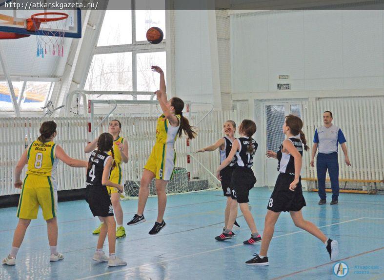 Аткарские баскетболистки одержали победу в честь юбилея района