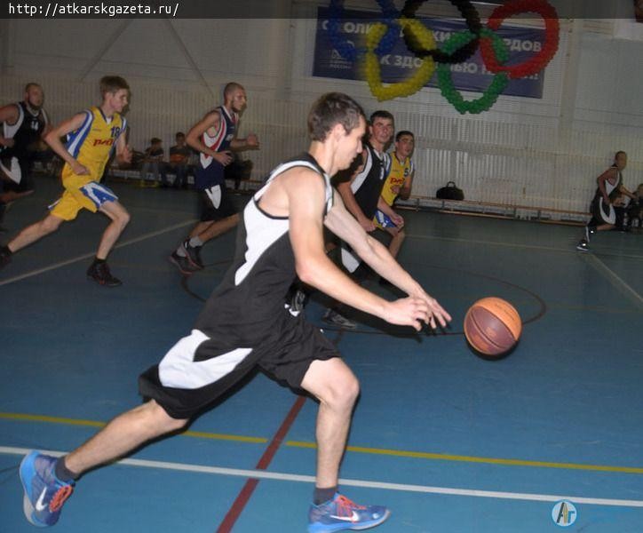 Аткарские баскетболисты сошлись в борьбе за Кубок города (ФОТО)