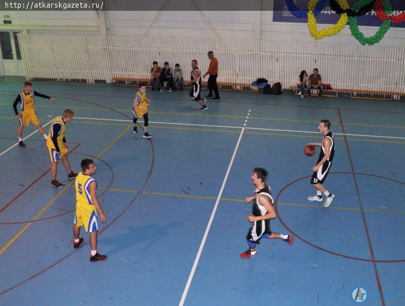 Аткарские баскетболисты сошлись в борьбе за Кубок города (ФОТО)