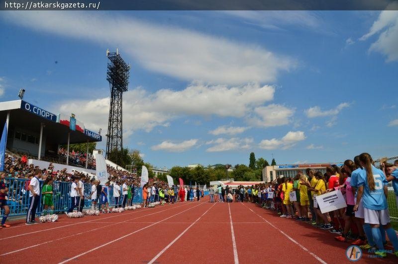 Аткарские девушки выиграли Кубок губернатора по дворовому футболу (ФОТО)