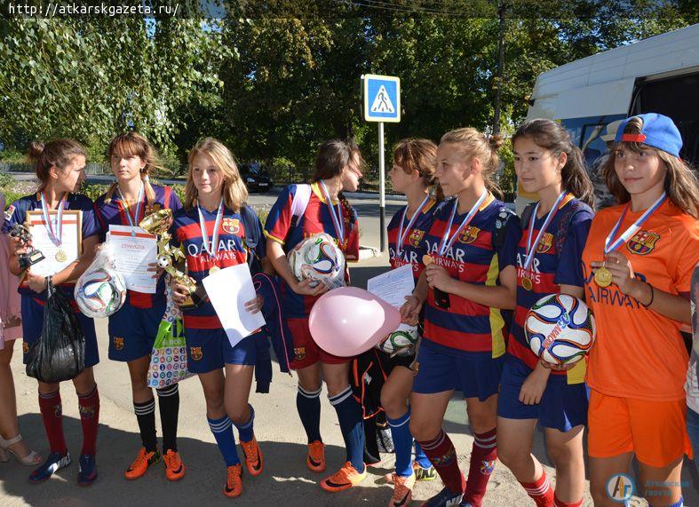 Аткарские девушки выиграли Кубок губернатора по дворовому футболу (ФОТО)