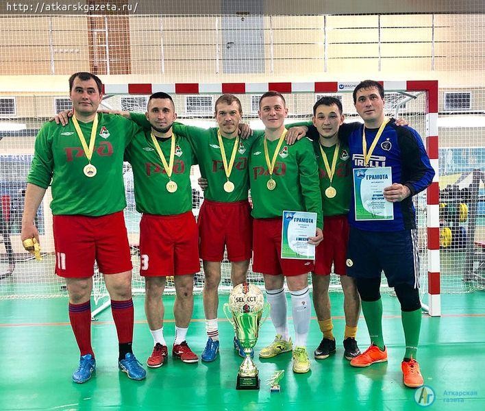 Аткарские футболисты завоевали переходящий Кубок Льва ЯШИНА (ФОТО)