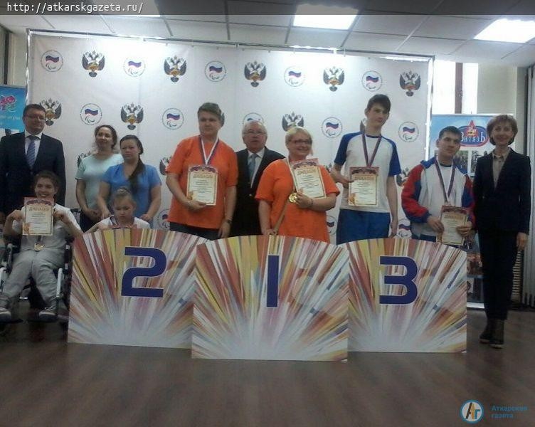 Аткарские пауэлифтеры покорили столичную арену