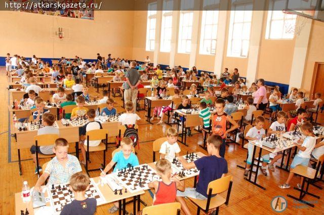 Аткарские шахматисты соперничали с кандидатами в мастера спорта (ФОТО)