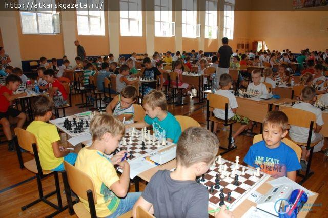 Аткарские шахматисты соперничали с кандидатами в мастера спорта (ФОТО)