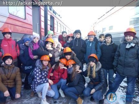 Аткарские школьники попробовали себя в роли машиниста электрички
