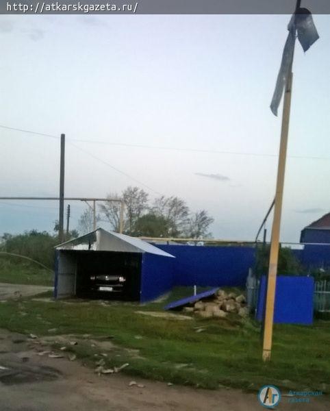 Аткарские спасатели пришли на помощь пострадавшим от стихии жителям Петровского района