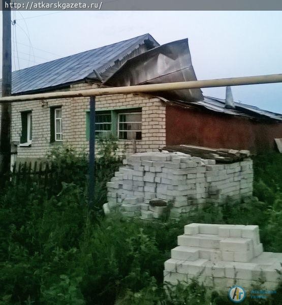 Аткарские спасатели пришли на помощь пострадавшим от стихии жителям Петровского района